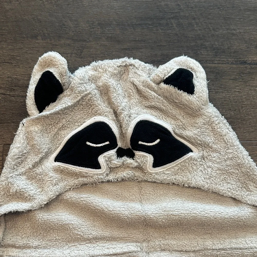 Natemia Ultra Soft Organic Bamboo‎ Gray Racoon Hooded Baby/Toddler Bath Towel